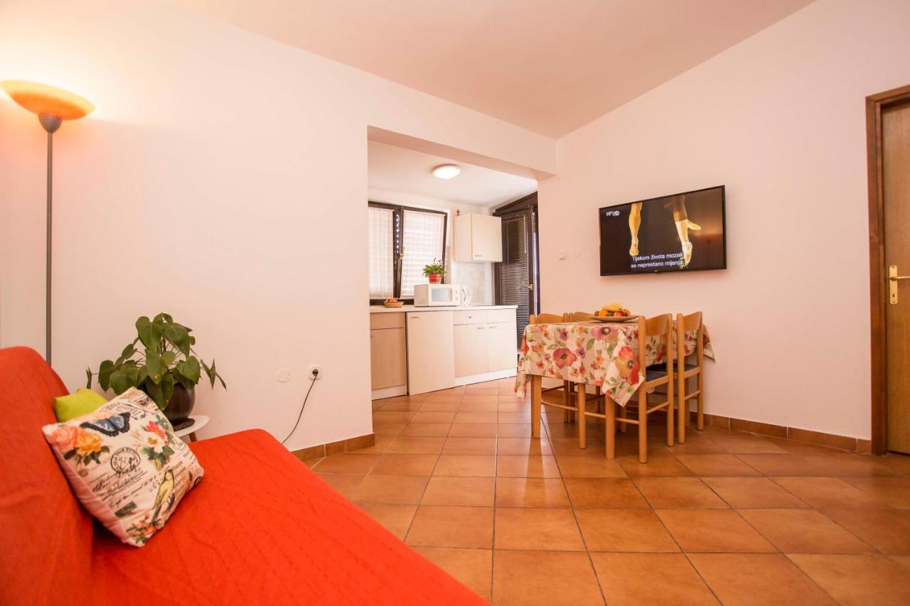 Apartments Romano Apartment *