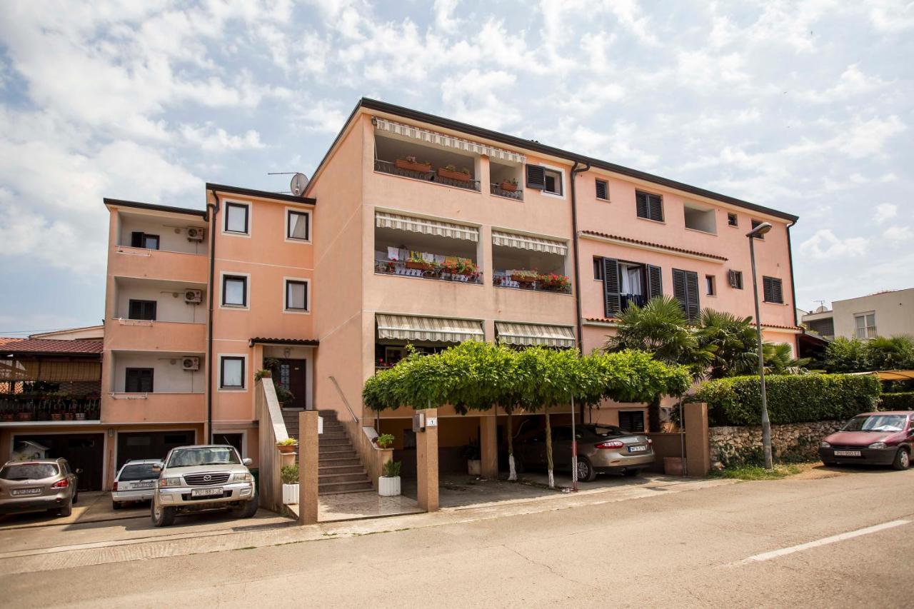 Apartments Romano *